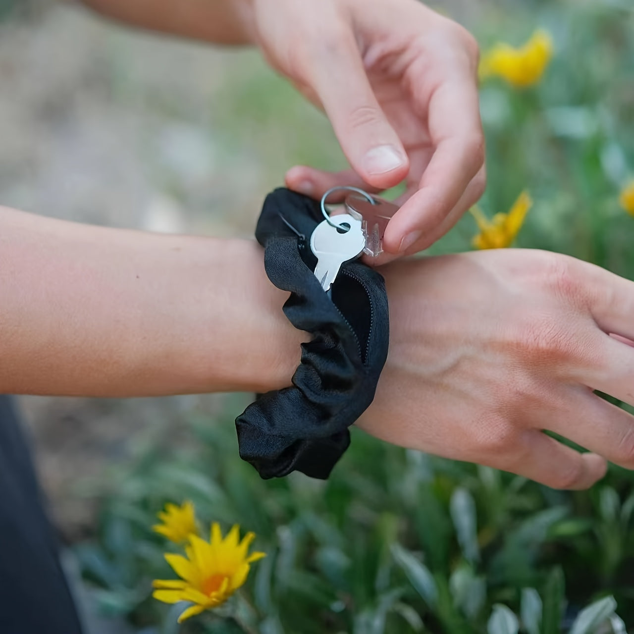 Scrunchie de Veludo com Fecho
