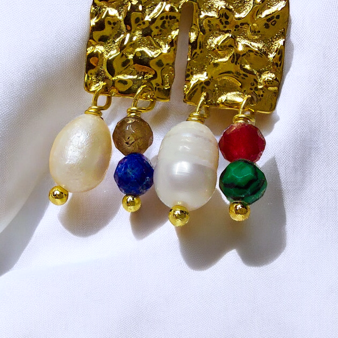 Brincos com Pendentes de Pérolas e Pedras