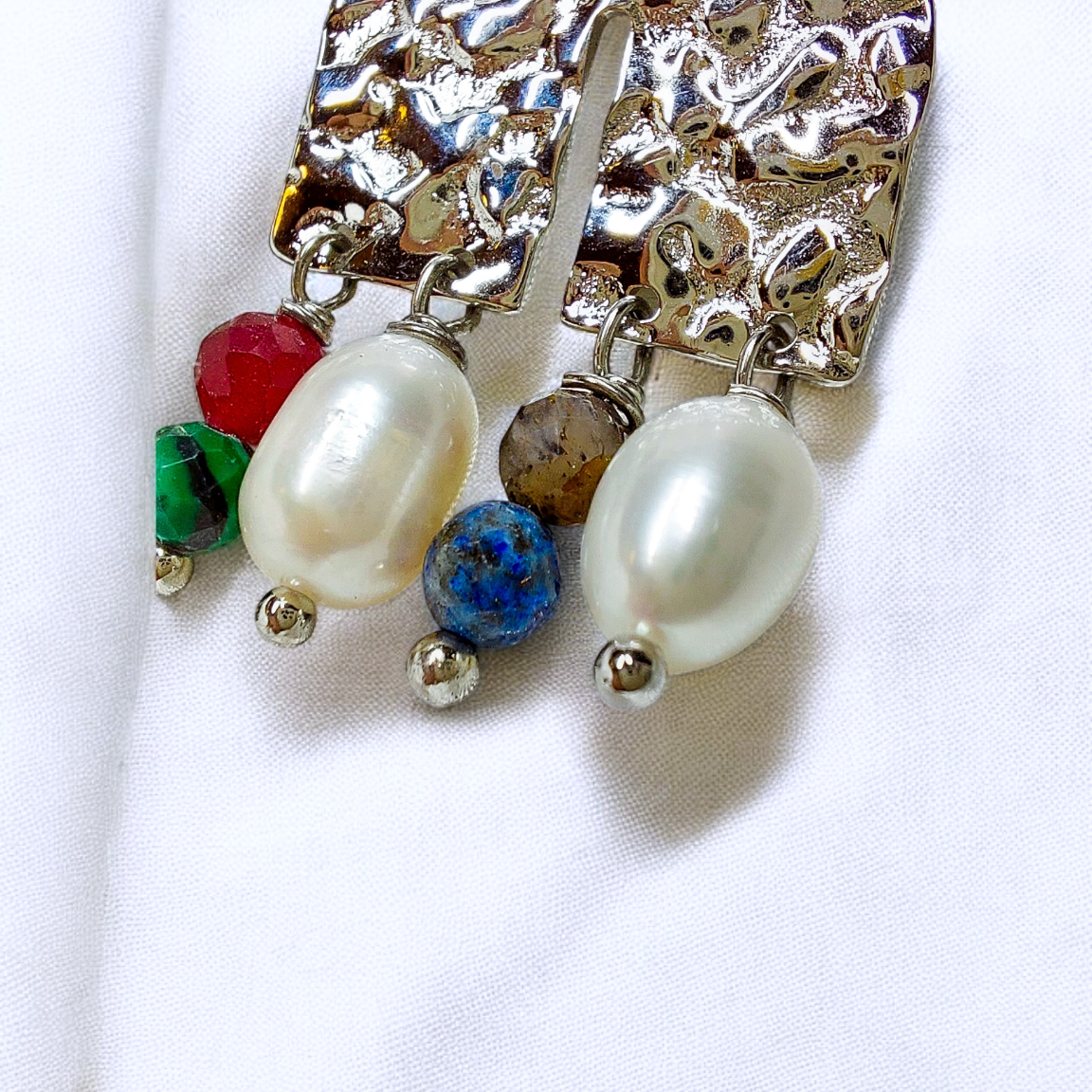 Brincos com Pendentes de Pérolas e Pedras