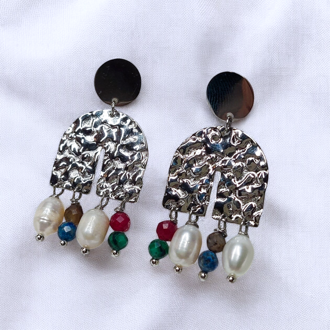 Brincos com Pendentes de Pérolas e Pedras