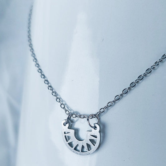 Colar de Aço Inoxidável com Meio Sol